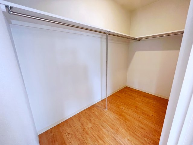 読谷村高志保　外国人住宅の収納|ウォークインクローゼット