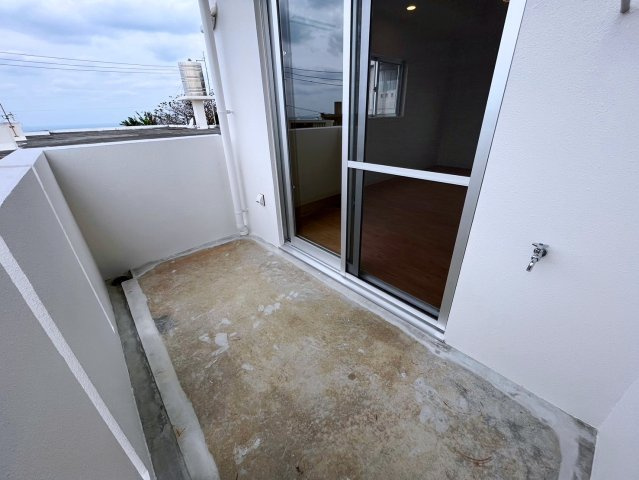 読谷村高志保　外国人住宅のバルコニー