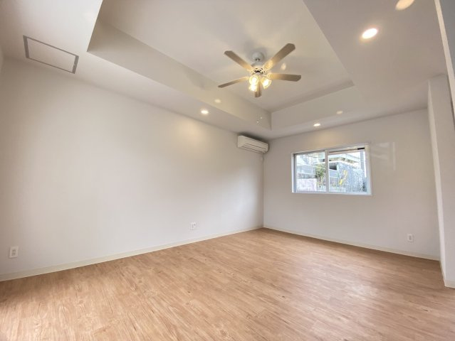 読谷村高志保　外国人住宅の居間・リビング|LDK21.1帖