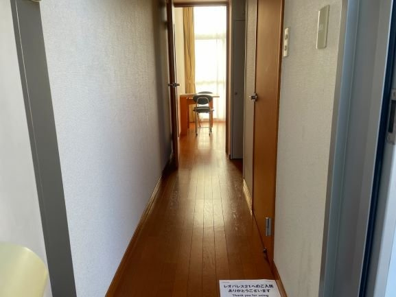 レオパレス青葉の玄関