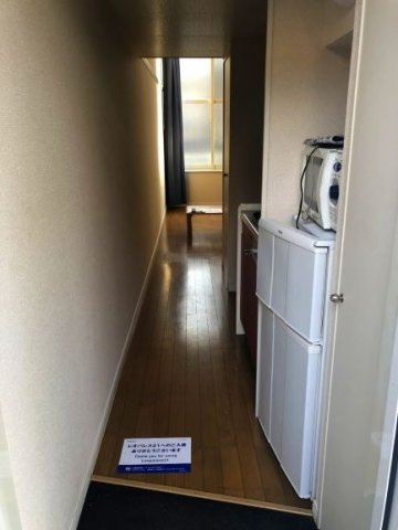 レオパレスパルフェの玄関