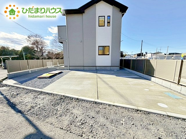 【駐車場】 | 水戸市河和田12期　新築戸建 | ゆったりとしたカースペースで、ファミリーカーや軽自動車もラクラク駐車出来ますね♪