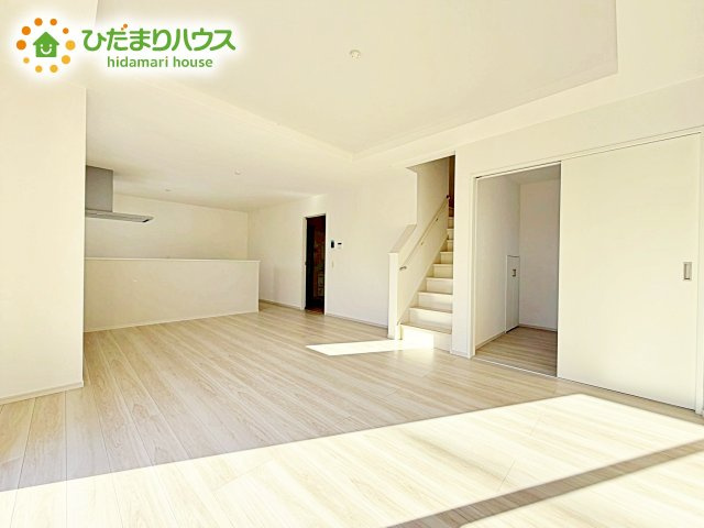 【居間・リビング】 | 水戸市河和田12期　新築戸建 | 複層ガラスの遮熱効果と断熱効果で、一年中快適に過ごせます (#^.^#)