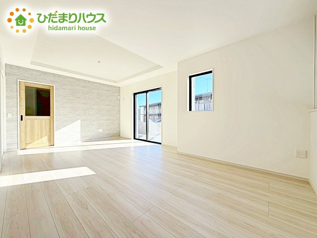 【居間・リビング】 | 水戸市河和田12期　新築戸建 | 縦長で奥行きのあるリビングは家具などの配置もしやすく使い勝手が良いです⭐︎