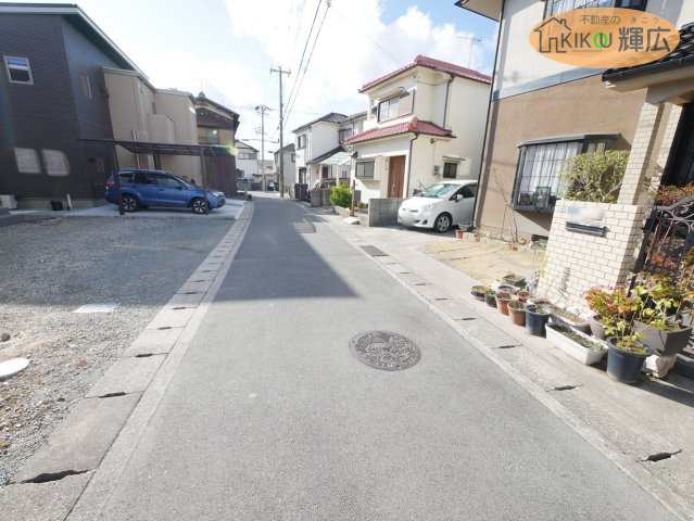 加古郡播磨町西野添5丁目　中古戸建の前面道路含む現地写真
