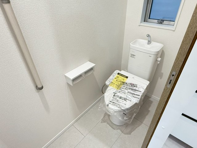 川口市芝宮根町　新築一戸建て　G号棟のトイレ|トイレです
