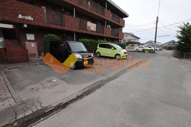 アートヒルズの駐車場|駐車場に車を止められます