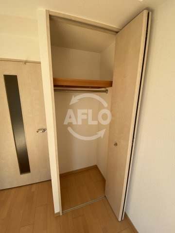 エスティライフ天王寺東の収納|エスティライフ天王寺東　クローゼット