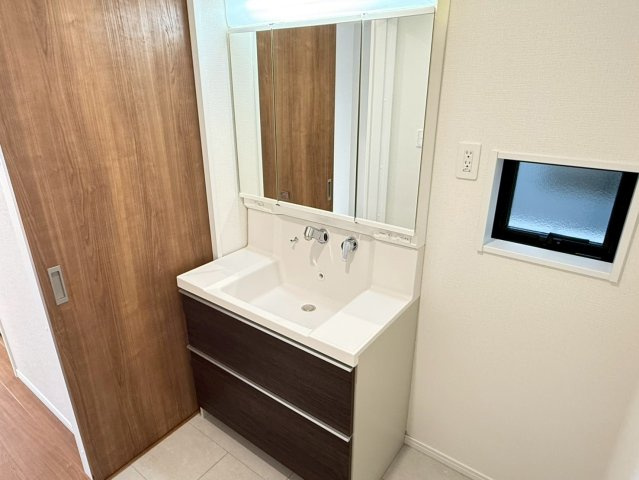 川口市芝宮根町　新築一戸建て　H号棟の独立洗面台|使いやすい独立洗面台です