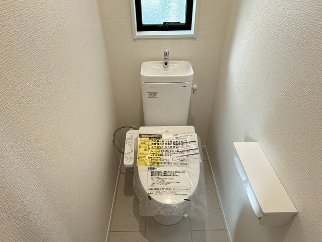 川口市芝宮根町　新築一戸建て　H号棟のトイレ|落ち着いたトイレです