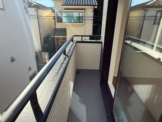 川口市芝宮根町　新築一戸建て　H号棟のバルコニー|広々としたバルコニーです