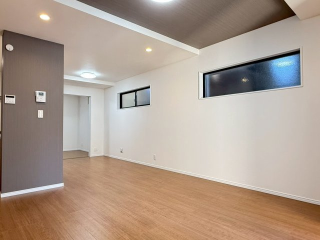 川口市芝宮根町　新築一戸建て　H号棟の居間・リビング|おしゃれなリビングです