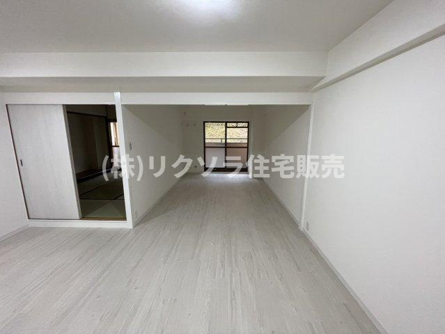 ライオンズマンション枚方のダイニング|LDK14.0帖
■物件内覧・資金計画相談・住宅ローン相談、リフォーム相談、お問合せ受付中■
※当日・翌日のご内覧、ご相談はお電話でのお問合せがスムーズです！