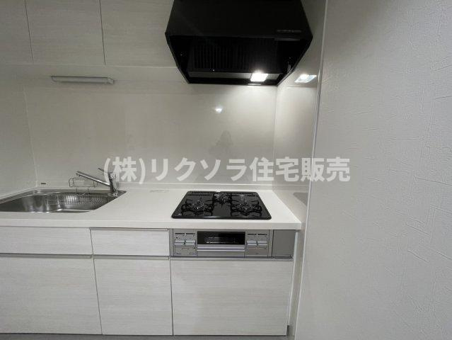 ライオンズマンション枚方のキッチン|ビルトイン3口コンロ
■物件内覧・資金計画相談・住宅ローン相談、リフォーム相談、お問合せ受付中■
※当日・翌日のご内覧、ご相談はお電話でのお問合せがスムーズです！