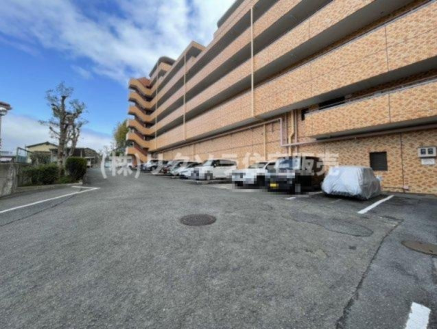 ライオンズマンション枚方の駐車場|■物件内覧・資金計画相談・住宅ローン相談、リフォーム相談、お問合せ受付中■
※当日・翌日のご内覧、ご相談はお電話でのお問合せがスムーズです！