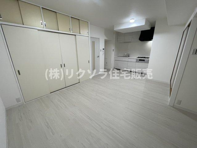 ライオンズマンション枚方の居間・リビング|LDK14.0帖
■物件内覧・資金計画相談・住宅ローン相談、リフォーム相談、お問合せ受付中■
※当日・翌日のご内覧、ご相談はお電話でのお問合せがスムーズです！