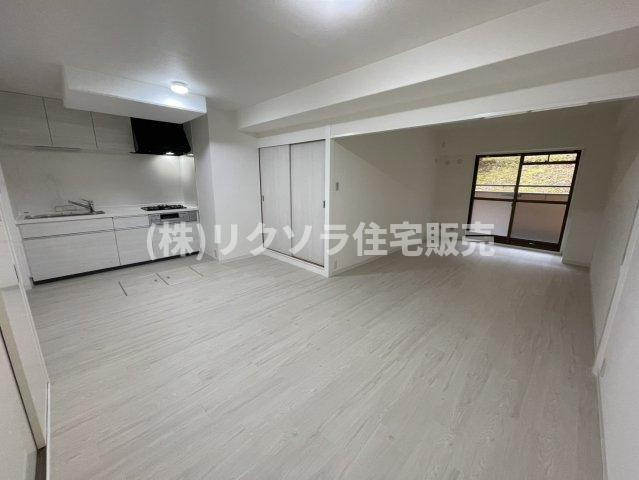 ライオンズマンション枚方の居間・リビング|LDK14.0帖
■物件内覧・資金計画相談・住宅ローン相談、リフォーム相談、お問合せ受付中■
※当日・翌日のご内覧、ご相談はお電話でのお問合せがスムーズです！