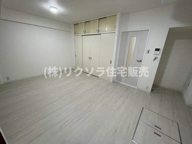 ライオンズマンション枚方の居間・リビング|LDK14.0帖
■物件内覧・資金計画相談・住宅ローン相談、リフォーム相談、お問合せ受付中■
※当日・翌日のご内覧、ご相談はお電話でのお問合せがスムーズです！