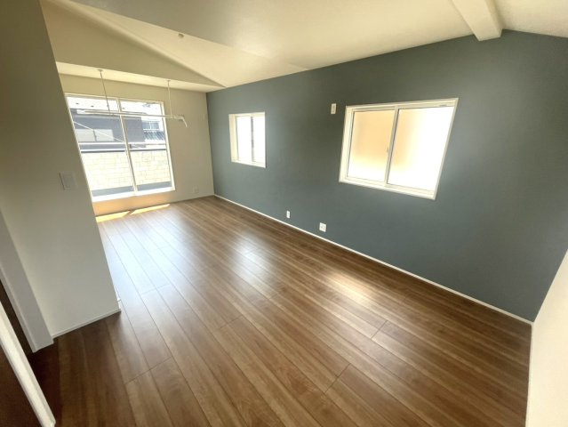 ふじみ野市川崎２丁目の新築一戸建の洋室|家族構成やライフスタイルに合わせて2部屋にも変更可能な10.5帖のフレキシブルルームです。