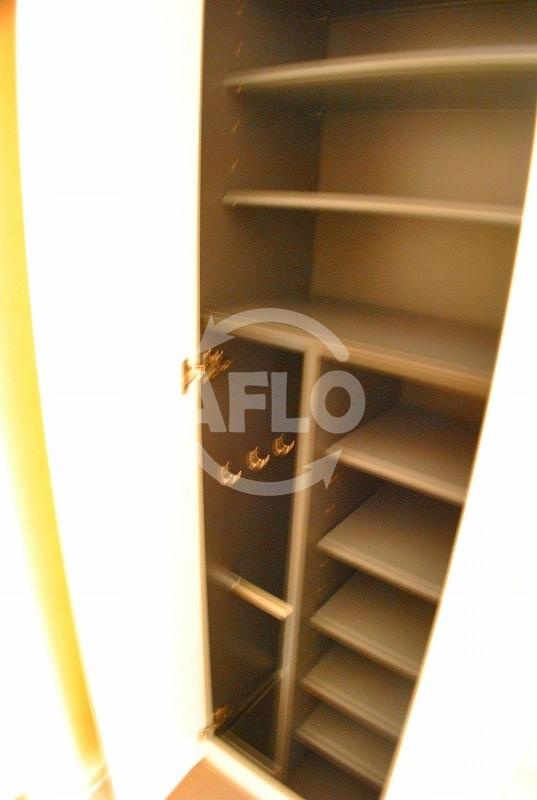 プレサンス難波幸町の玄関|プレサンス難波幸町　収納