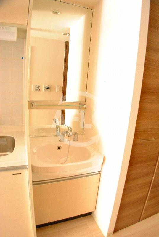 プレサンス難波幸町の独立洗面台|プレサンス難波幸町　洗面台