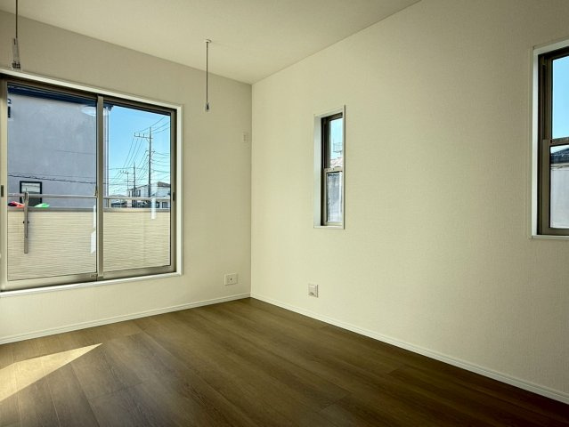 川口市芝宮根町　新築一戸建て　J号棟の寝室|落ち着いた色調の寝室です