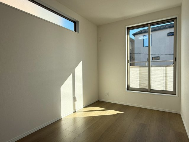 川口市芝宮根町　新築一戸建て　J号棟の洋室|広々とした洋室です