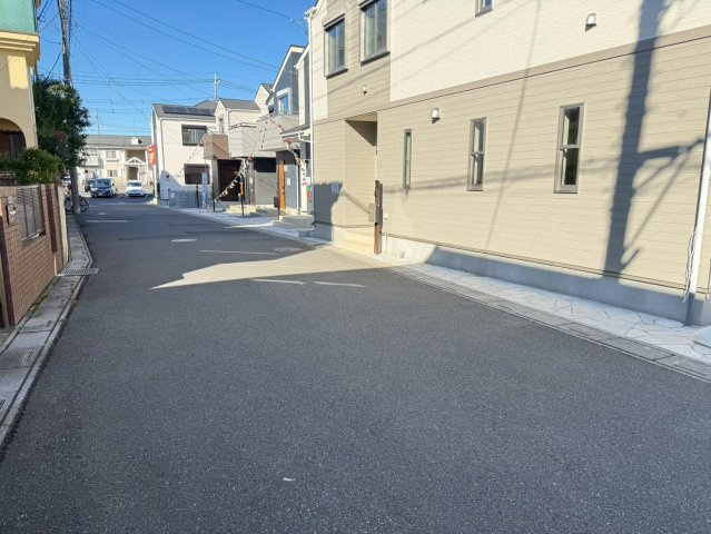 川口市芝宮根町　新築一戸建て　J号棟の前面道路含む現地写真|前面道路含む現地写真です