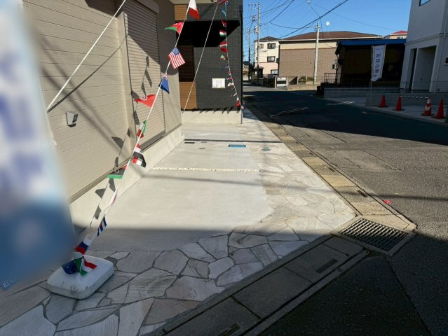 川口市芝宮根町　新築一戸建て　J号棟の駐車場|駐車場があるので、車を買う予定の方も安心です