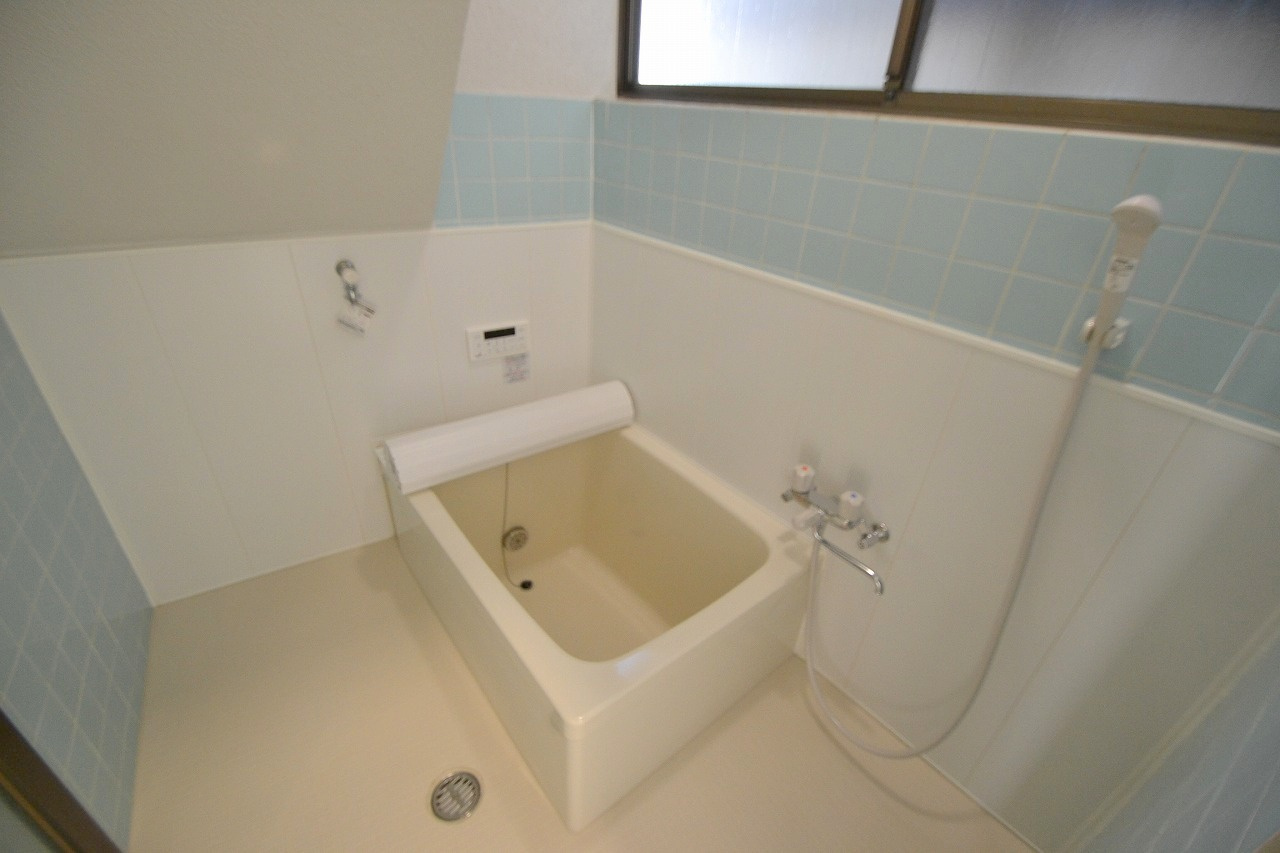 広島市西区観音町の一戸建ての浴室