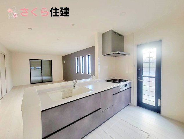 リーブルガーデン宇都宮鶴田町第23のキッチン|対面式システムキッチン。家族とコミュニケーションをとりながら家事ができます
