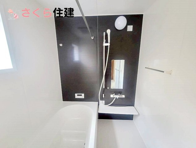 リーブルガーデン宇都宮鶴田町第23の浴室|雨の日や湿気の多い梅雨時期などに重宝する浴室暖房乾燥機付き