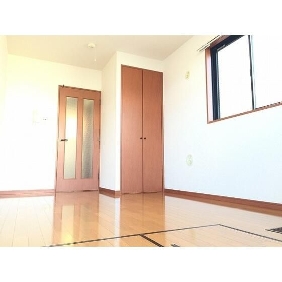 ＲＥＮＡＣＥ栄町の居間・リビング