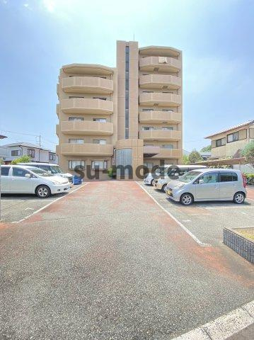 シャトーMナカイの駐車場