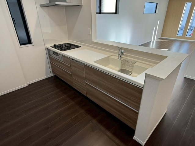 川口市芝宮根町　新築一戸建て　K号棟のキッチン|きれいなキッチンです