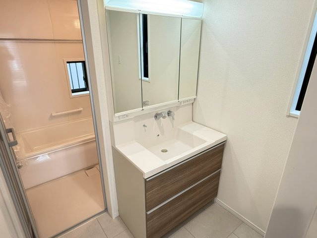 川口市芝宮根町　新築一戸建て　K号棟の独立洗面台|使いやすい独立洗面台です