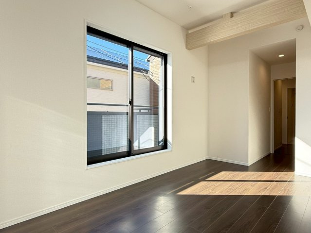 川口市芝宮根町　新築一戸建て　K号棟の寝室|使い勝手のいい寝室です