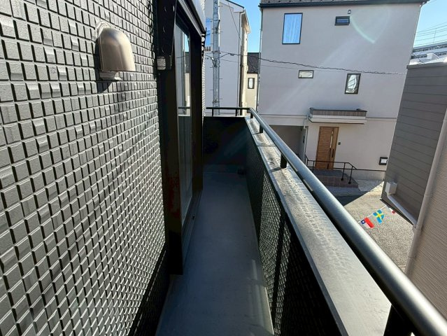 川口市芝宮根町　新築一戸建て　K号棟のバルコニー|外からの目が気にならないバルコニーで洗濯物が干せます