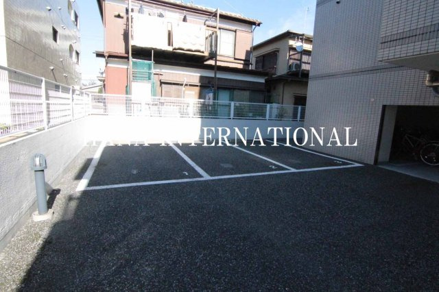 ユーコート浦安の駐車場