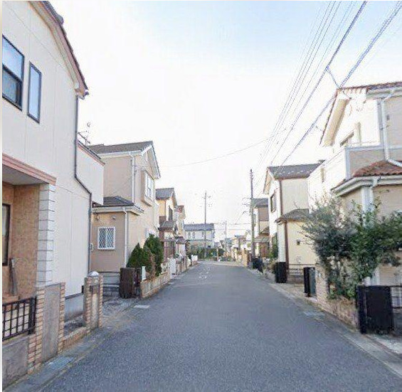 流山市東深井　中古戸建　平成16年築の前面道路含む現地写真