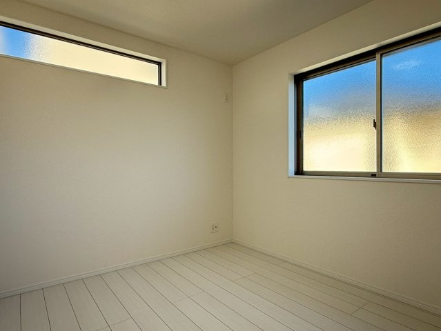 川口市芝宮根町　新築一戸建て　L号棟の寝室|使い勝手のいい寝室です