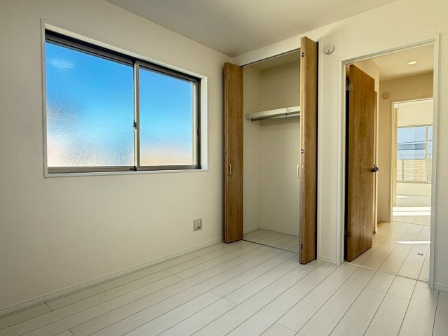 川口市芝宮根町　新築一戸建て　L号棟の寝室|使い勝手のいい寝室です