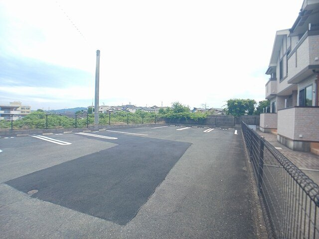 スリーワンスリーヒルズＣの駐車場