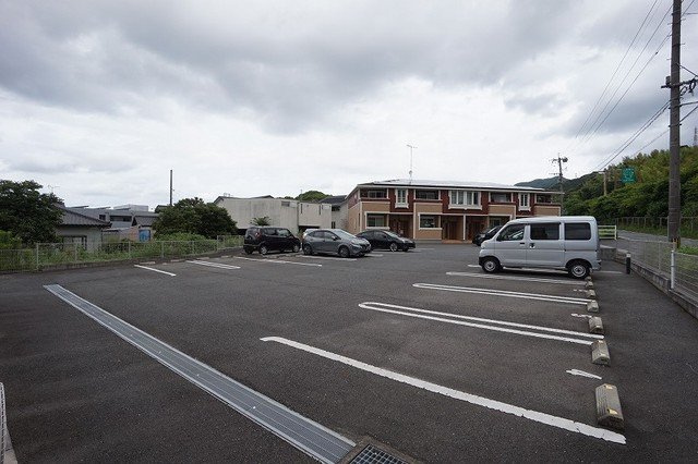 プロムナード上上津役Ａの駐車場