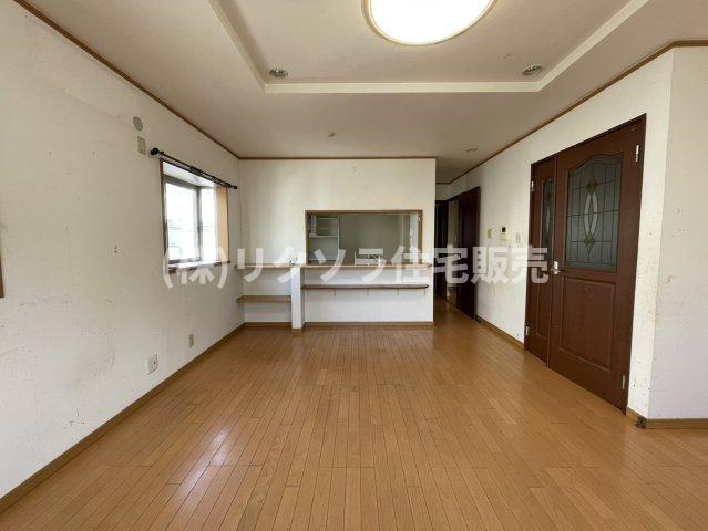 木屋元町　中古一戸建ての居間・リビング|LDK16.75帖
■物件内覧・資金計画相談・住宅ローン相談、リフォーム相談、お問合せ受付中■
※当日・翌日のご内覧、ご相談はお電話でのお問合せがスムーズです！