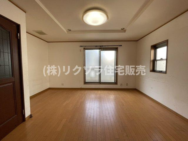 木屋元町　中古一戸建ての居間・リビング|LDK16.75帖
■物件内覧・資金計画相談・住宅ローン相談、リフォーム相談、お問合せ受付中■
※当日・翌日のご内覧、ご相談はお電話でのお問合せがスムーズです！