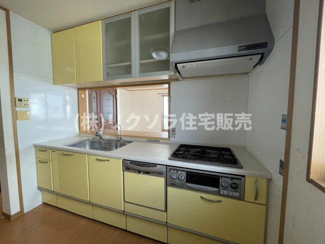 木屋元町　中古一戸建てのキッチン|独立型キッチン
■物件内覧・資金計画相談・住宅ローン相談、リフォーム相談、お問合せ受付中■
※当日・翌日のご内覧、ご相談はお電話でのお問合せがスムーズです！