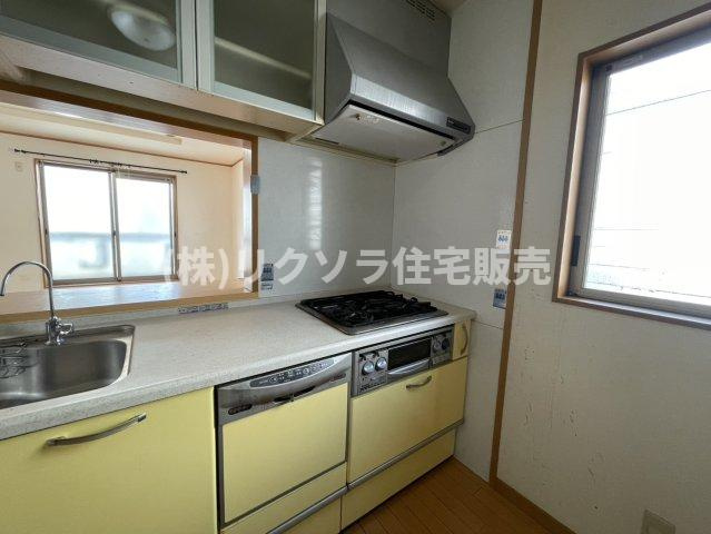 木屋元町　中古一戸建てのキッチン|食器洗い乾燥機付き
■物件内覧・資金計画相談・住宅ローン相談、リフォーム相談、お問合せ受付中■
※当日・翌日のご内覧、ご相談はお電話でのお問合せがスムーズです！