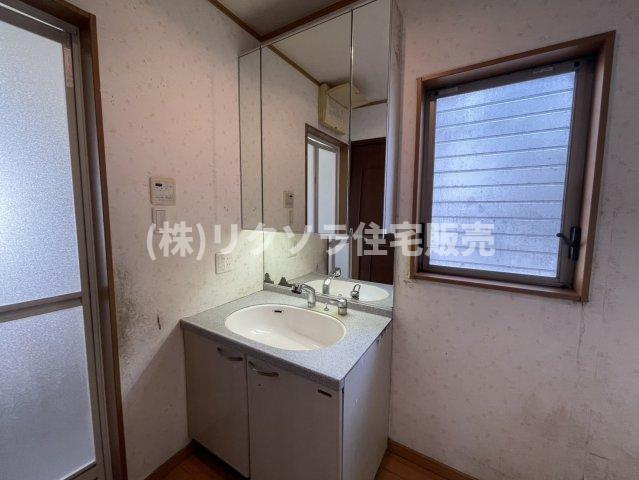 木屋元町　中古一戸建ての独立洗面台|■物件内覧・資金計画相談・住宅ローン相談、リフォーム相談、お問合せ受付中■
※当日・翌日のご内覧、ご相談はお電話でのお問合せがスムーズです！