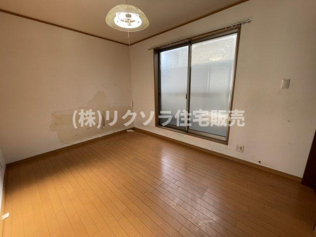 木屋元町　中古一戸建ての子供部屋|洋室6.0帖
■物件内覧・資金計画相談・住宅ローン相談、リフォーム相談、お問合せ受付中■
※当日・翌日のご内覧、ご相談はお電話でのお問合せがスムーズです！